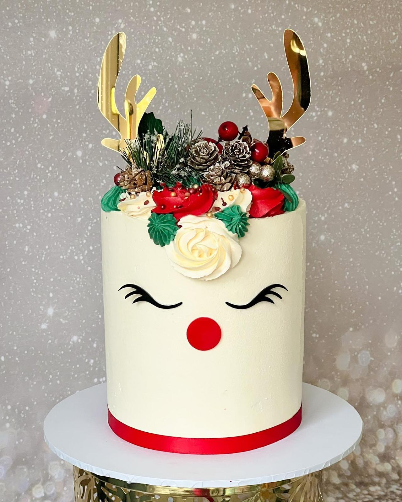 Reindeer Cake - £85